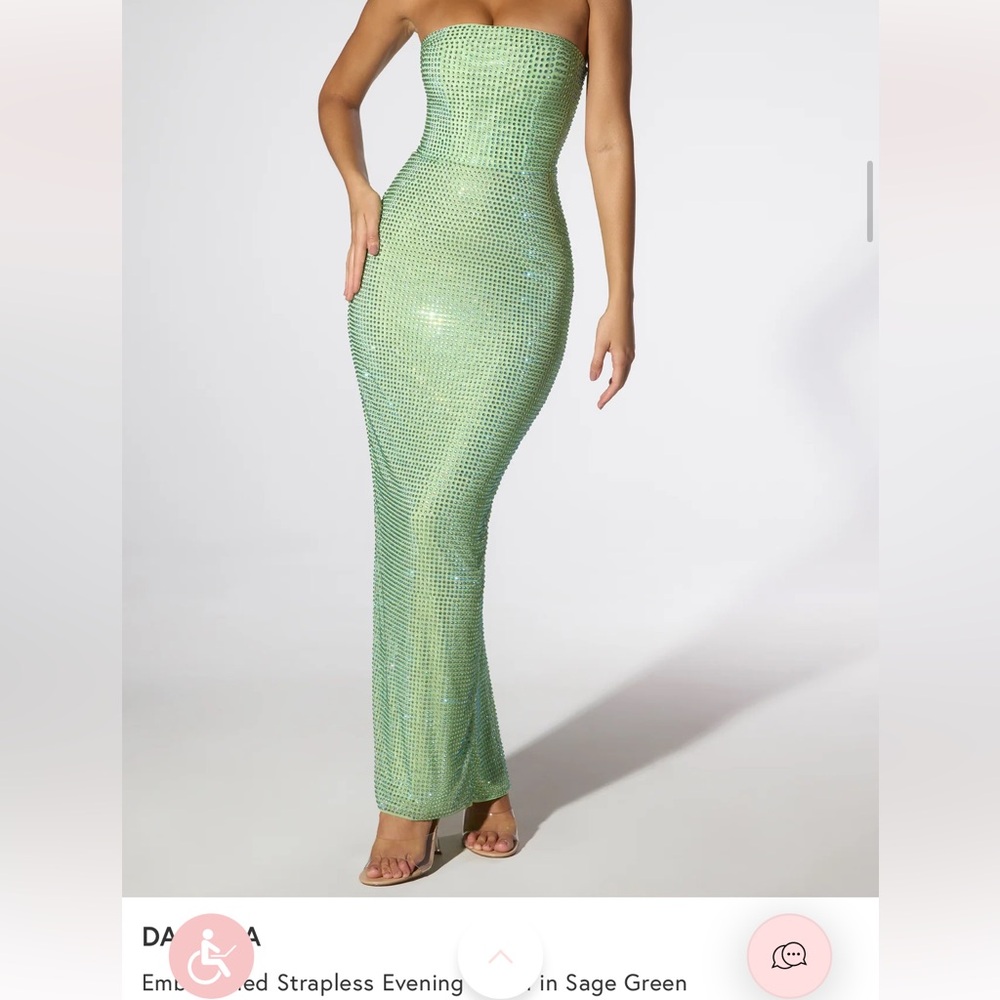 From the brand, Oh Polly’, this elegant strapless gown fits a size US4.